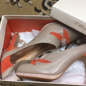 Miss Albright Specialty pumps